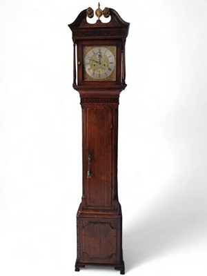 Lot 533 - An 18th century eight-day oak longcase clock by Robt Holborn, South Cave (Yorkshire).