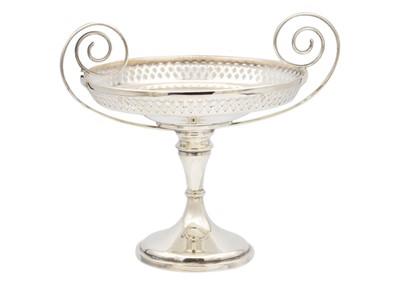 Lot 199 - An Edwardian silver comport by Walker & Hall.