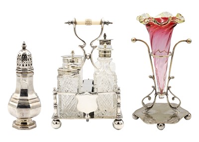 Lot 255 - A selection of silver plated wares.