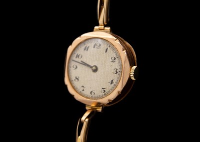 Lot 94 - A 1920's 9ct cased lady's manual wind wristwatch with 9ct expanding bracelet.