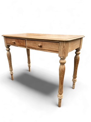 Lot 917 - A Victorian pine side table.