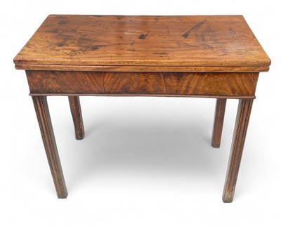 Lot 903 - A Chippendale-period tea table