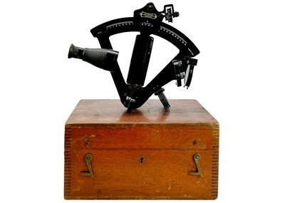 Lot 500 - A black lacquered and bakelite Hezzanith sextant.