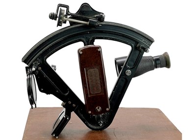 Lot 500 - A black lacquered and bakelite Hezzanith sextant.