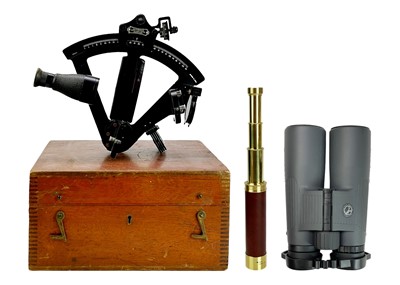 Lot 500 - A black lacquered and bakelite Hezzanith sextant.