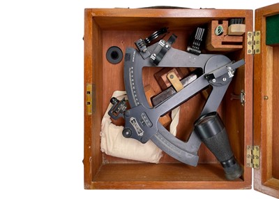 Lot 500 - A black lacquered and bakelite Hezzanith sextant.