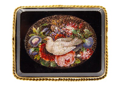 Lot 34 - An exceptional 19th-century, gold-mounted, micro mosaic brooch.