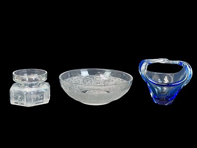 Lot 397 - A French Art Deco glass bowl.