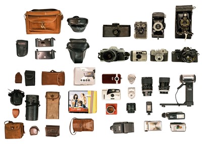 Lot 88 - A collection of cameras and accessories.