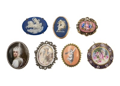 Lot 309 - A collection of antique brooches.