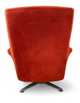 Lot 1551 - A Stevens of London Taurus swivel chair.