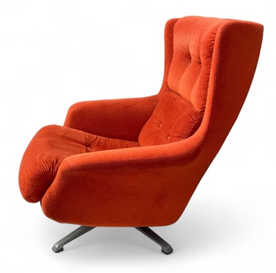 Lot 1551 - A Stevens of London Taurus swivel chair.