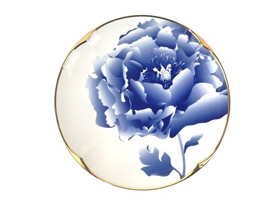 Lot 555 - A commemorative Legle porcelain plate designed for the LT Wong Foundation by Peter Ting.