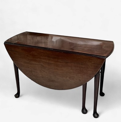 Lot 1682 - A Cuban mahogany table.