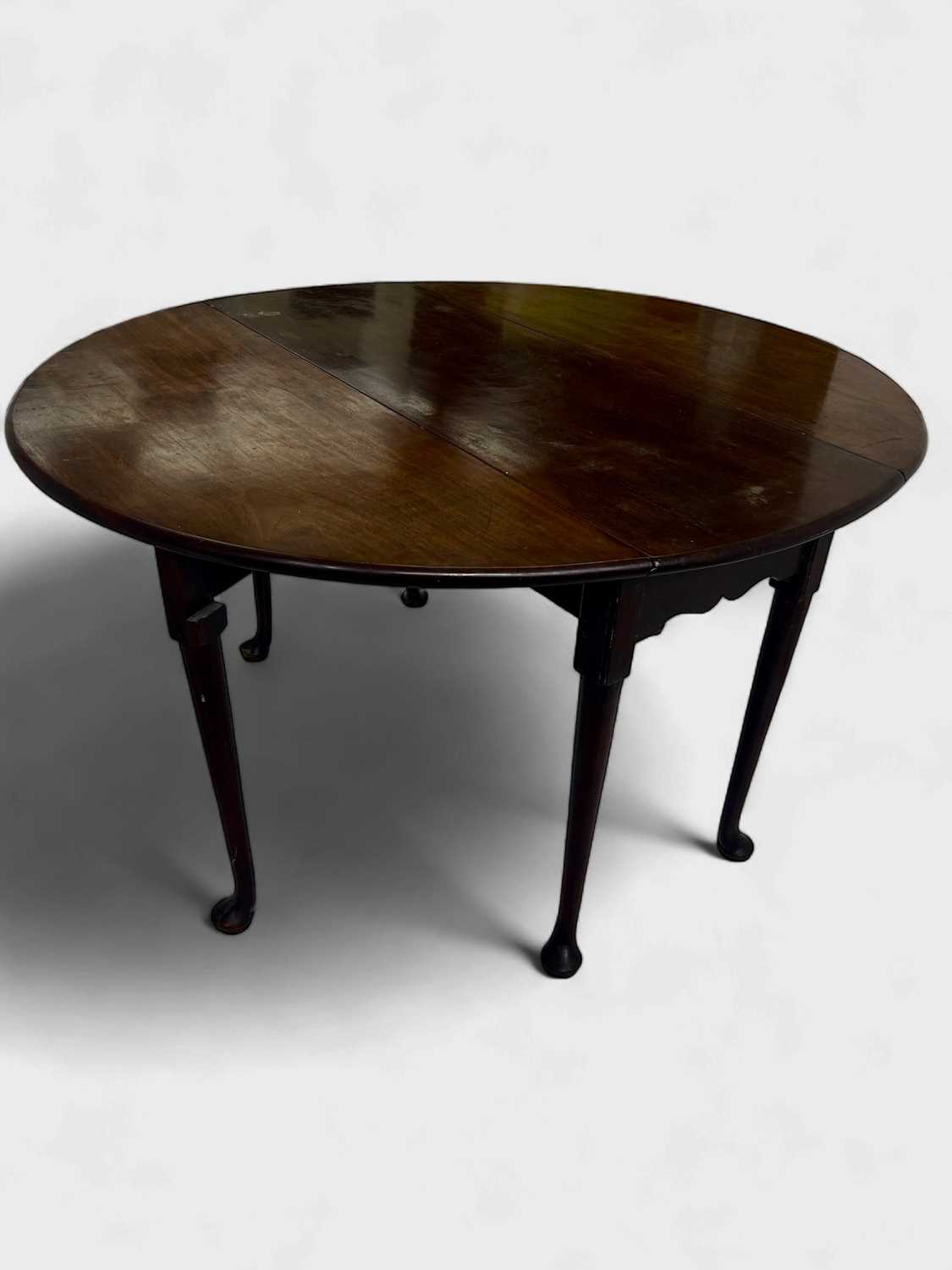 Lot 1682 - A Cuban mahogany table.