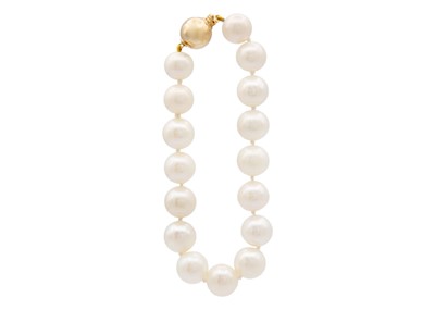 Lot 199 - A cultured white pearl bracelet with 9ct ball clasp.