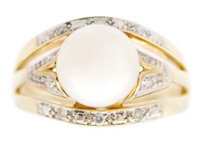 Lot 260 - A 9ct hallmarked gold ring set with a cultured pearl and diamond set split shoulders.