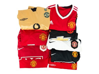 Lot 934 - Manchester United Official Merchandise - Football Shirts x 9 different