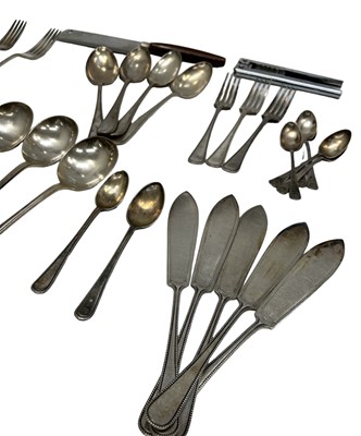 Lot 20 - Five silver coffee spoons, 64g Sheffield 1927,...