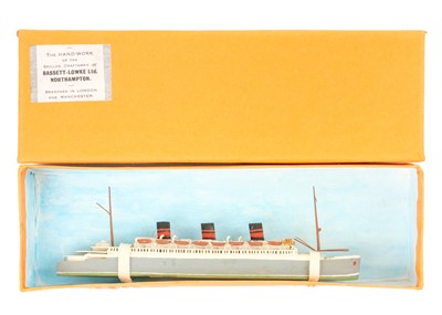 Lot 837 - Bassett-Lowke 100 feet : 1 inch Waterline Model Ship "Queen of Bermuda" - boxed model