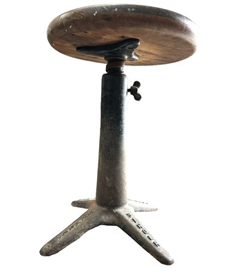 Lot 7 - An original heavy cast iron Singer adjustable...