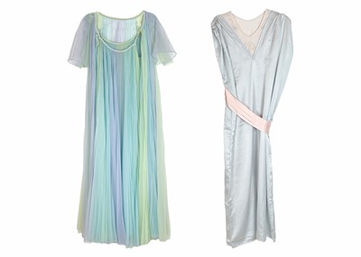 Lot 339 - A vintage chiffon nightgown and peignoir set.