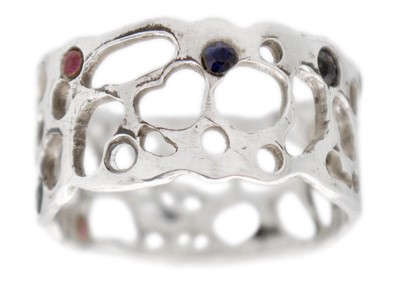 Lot 277 - A 999 fine silver 'Skeleton' ring by James Suddaby.