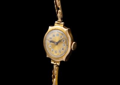 Lot 166 - A 9ct lady's manual wind bracelet wristwatch.