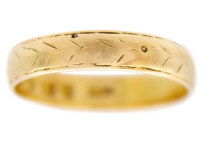 Lot 11 - A Victorian 18ct hallmarked gold chevron engraved band ring.