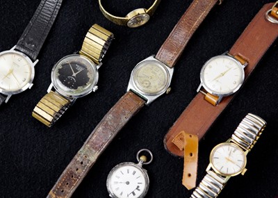 Lot 167 - A selection of manual wind watches.