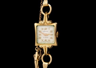 Lot 168 - ACCURIST - A gold-plated lady's manual wind wristwatch on a 9ct bracelet.