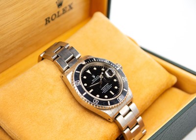 Lot 67 - ROLEX - A Submariner Oyster Perpetual Date stainless steel gentleman's wristwatch ref. 16610.