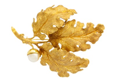 Lot 45 - A 14ct oak leaf and branch design cultured pearl set 1960's brooch.