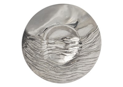 Lot 77 - ANNA RENNIE - A contemporary heavy silver 'Chasing The Tide' bowl with wave design.