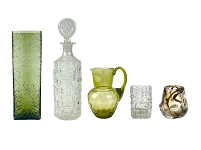 Lot 389 - A collection of retro glassware including Whitefriars.