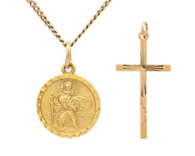 Lot 6 - A 9ct St Christopher pendant, a 9ct cross pendant and a 9ct slender curb link 18" neck chain.