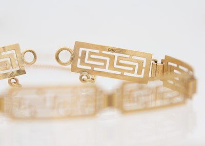 Lot 47 - A 9ct hallmarked gold Greek key design bracelet.