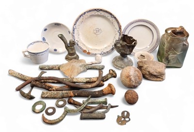 Lot 1071 - Various finds