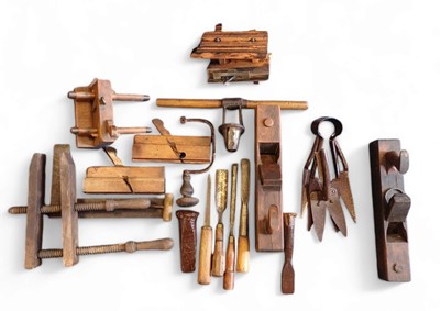 Lot 1252 - A large collection of vintage carpentry tools