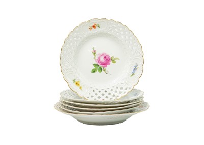 Lot 782 - A set of five Meissen Hausmaler ribbon plates and a similar larger plate.