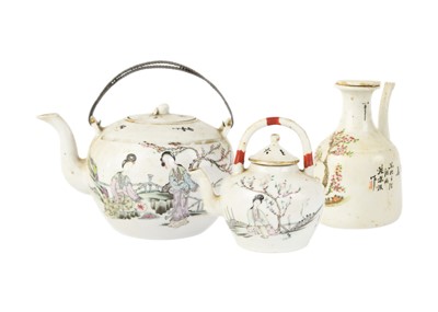 Lot 98 - A Chinese porcelain teapot, early 20th century.