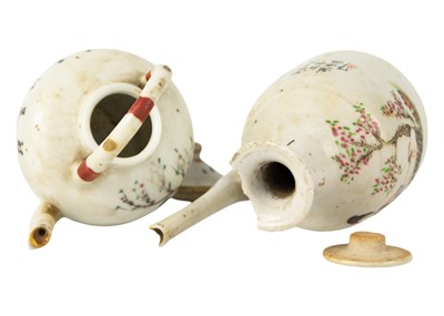Lot 98 - A Chinese porcelain teapot, early 20th century.