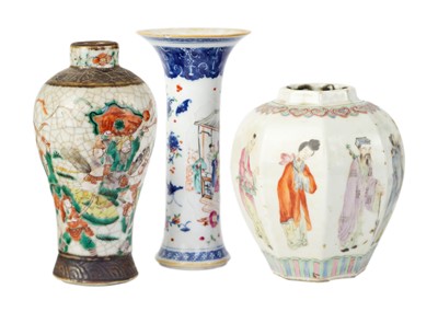 Lot 100 - A Chinese export porcelain trumpet vase, 18th century.