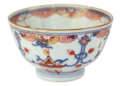 Lot 101 - A Chinese porcelain bowl, circa 1700.