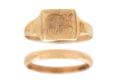 Lot 224 - Two 9ct gold rings.