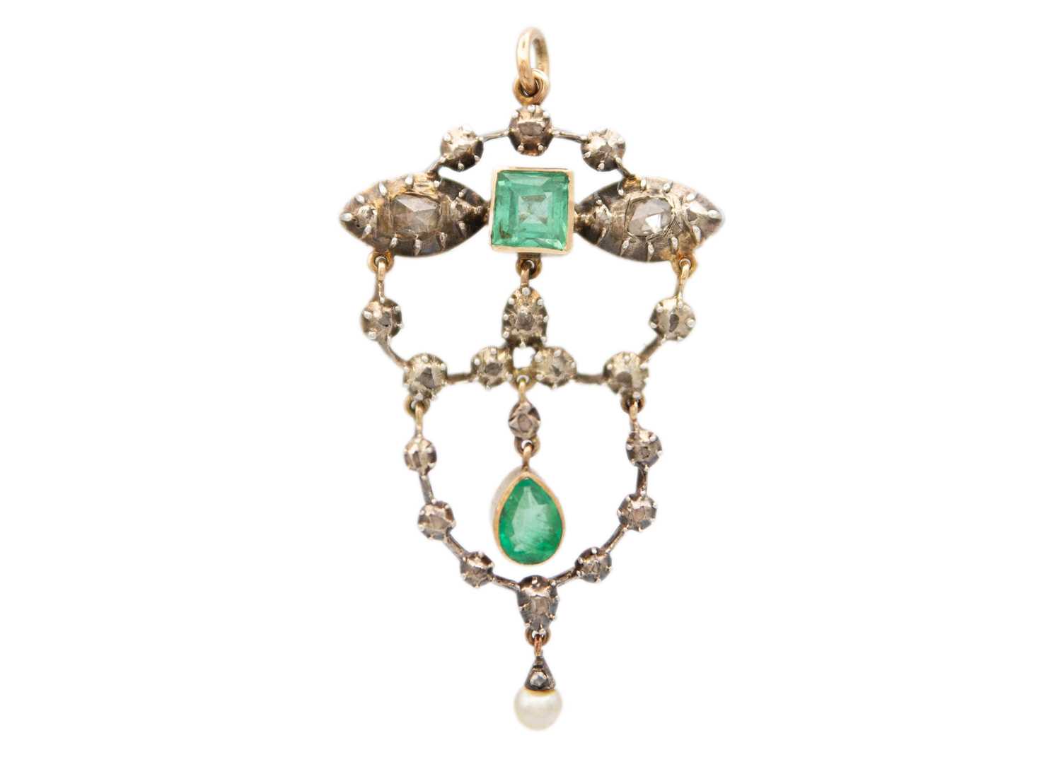 Lot 97 - A Georgian rose cut diamond and emerald pendant brooch set in yellow metal and silver.