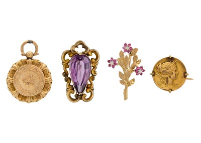 Lot 168 - A selection of jewels.