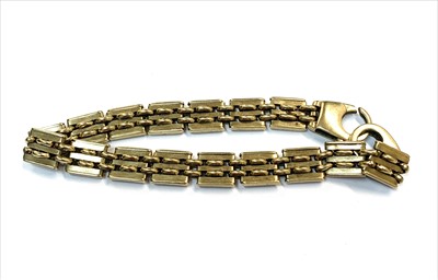 Lot 2493 - A low purity gold bracelet stamped 333 17.2gm
