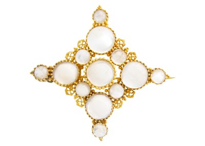 Lot 189 - A high-purity gold cannetille work cabochon moonstone set brooch.