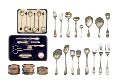 Lot 119 - A selection of silverware.